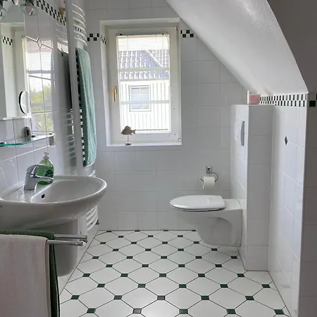 Stoertebekerstrasse 9 - 5 * Zingst